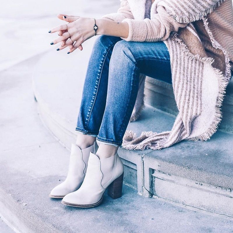 PORTEES AVEC UN JEAN SKINNY ET UN GILET LONG | So Busy Girls