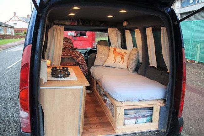Cette jeune femme a transformé sa camionnette pour que ses rêves de voyage deviennent réalité | So Busy Girls