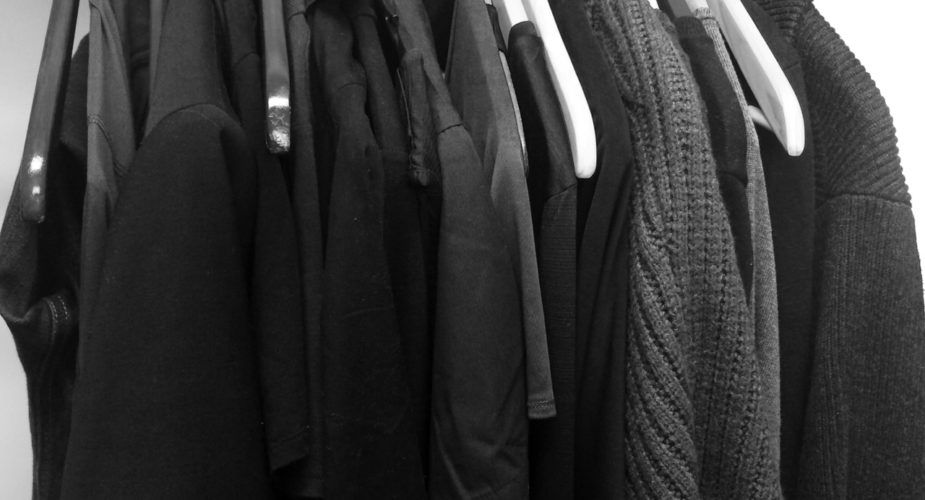 Pourquoi la lessive pour vêtements foncés n'est pas l'idéal pour laver des vêtements noirs | So Busy Girls