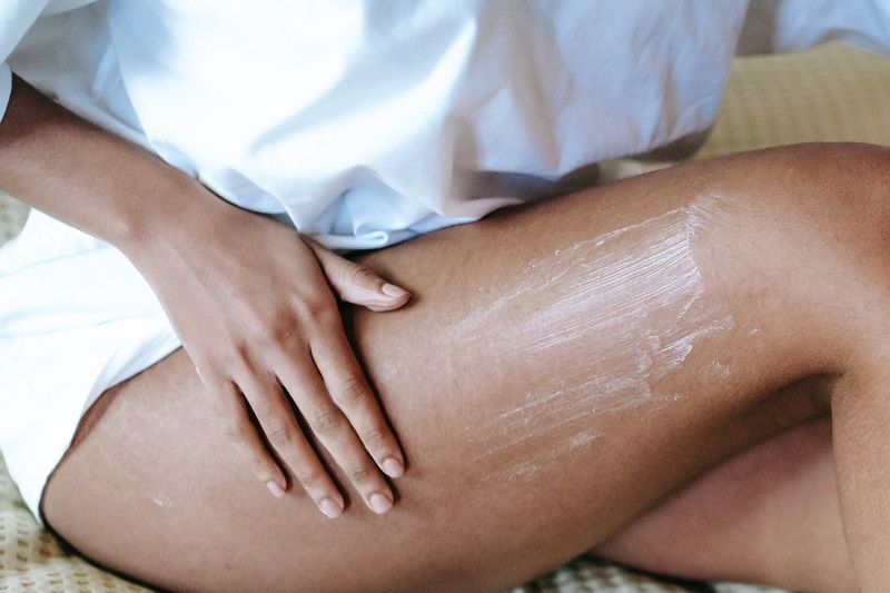 Voici le meilleur moment de la journée pour appliquer votre crème hydratante pour le corps | So Busy Girls