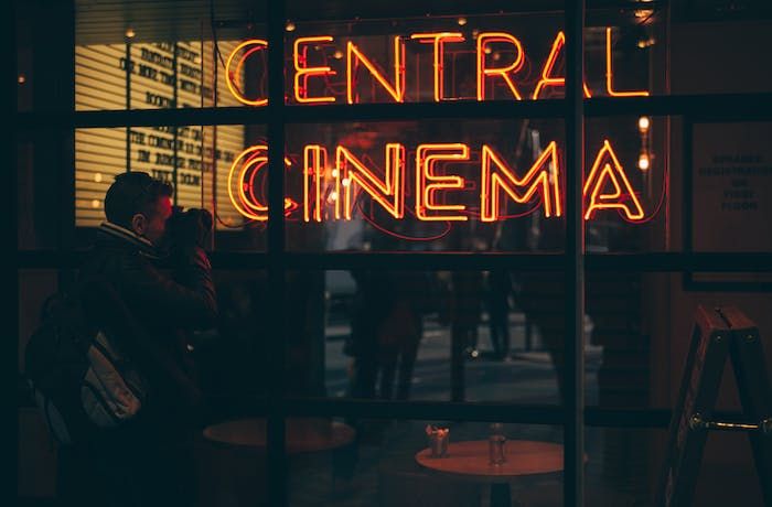 L’influence du divertissement sur la culture populaire | So Busy Girls