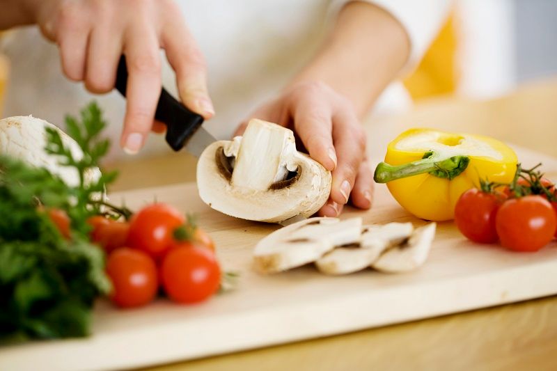 6. Remplissez le frigo avec des choses qu'il / qu'elle aime | So Busy Girls