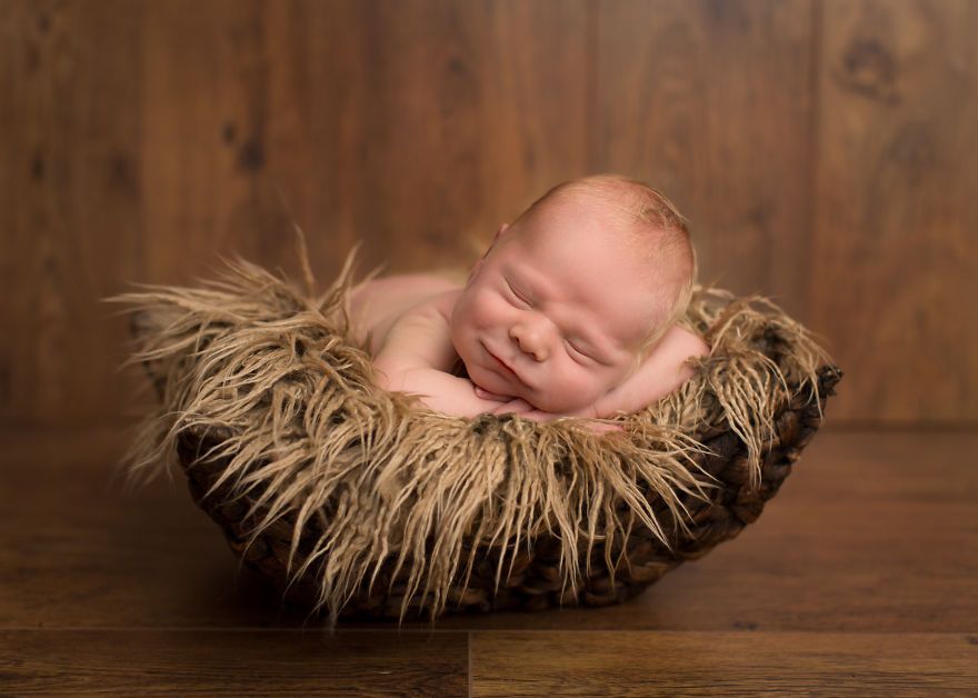 18 bébés qui sourient dans leur sommeil : vous ne pourrez pas vous empêcher de fondre ! | So Busy Girls