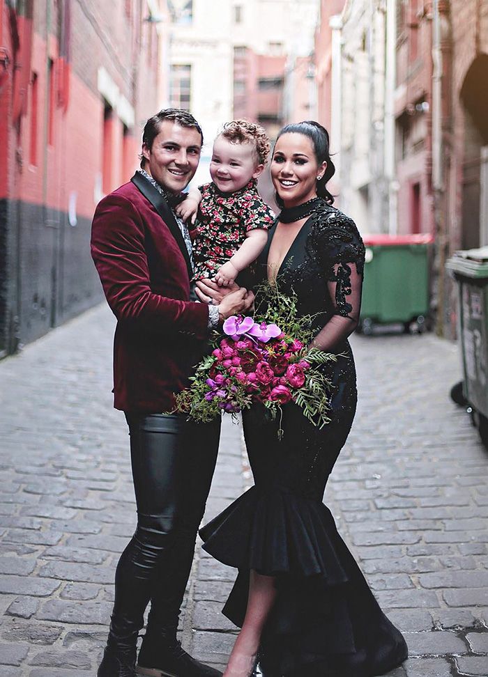 Elle se marie en noir... et sa robe de mariée est tout simplement splendide ! | So Busy Girls