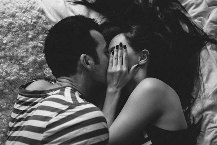 Cette photographe capte tous les jolis moments d'intimité entre les couples amoureux | So Busy Girls