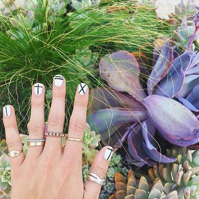 Les rayures pour un nail art graphique et minimaliste | So Busy Girls