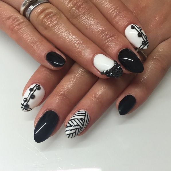 BLACK AND WHITE | So Busy Girls