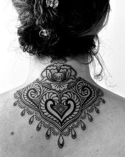 15 tatouages sexy et osés à vous faire dans le cou | So Busy Girls