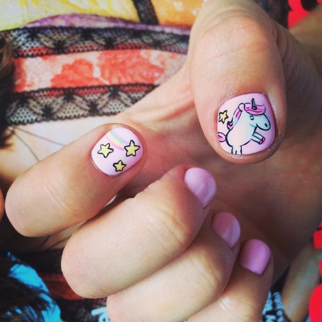 18 nail arts licorne qui nous font revenir quelques années en arrière (et ça fait du bien) | So Busy Girls