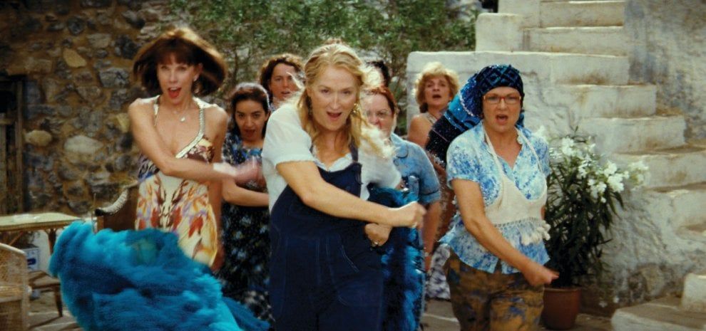 Le film musical Mamma Mia revient au cinéma en version karaoké et soirée disco | So Busy Girls