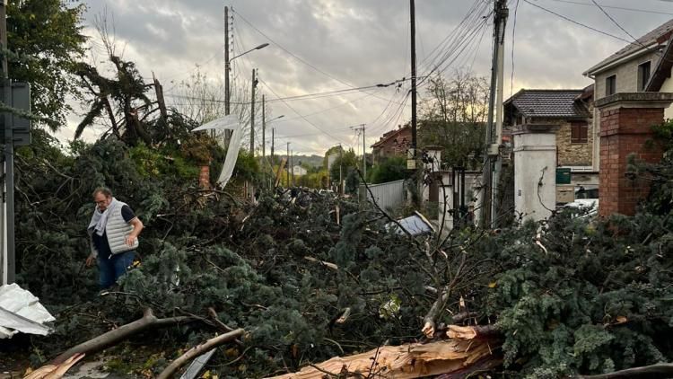 Grues effondrées, routes coupées et un mort : le Val-d’Oise frappé par une tornade meurtrière | So Busy Girls