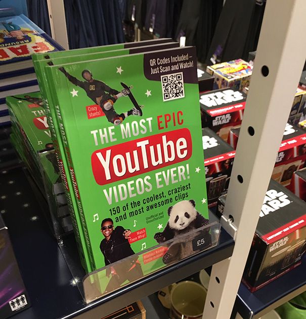 Un livre sur les meilleures vidéos Youtube de l'année... mais c'est totalement INUTILE ! | So Busy Girls