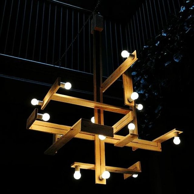 Des luminaires en bois de palettes | So Busy Girls