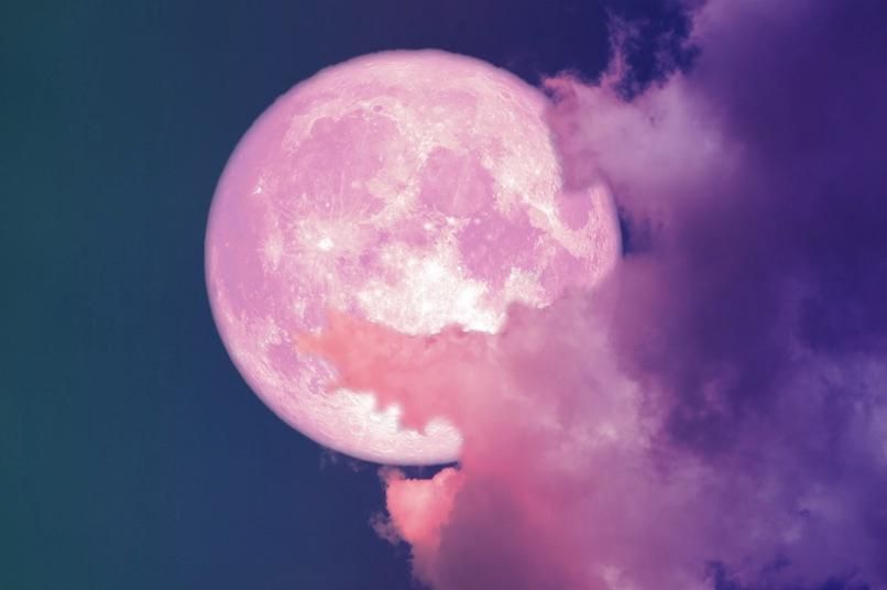 Voici comment vous pourrez observer la super lune rose qui aura lieu le 27 avril | So Busy Girls