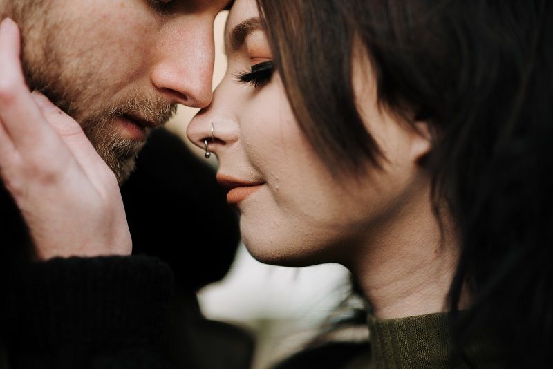 4 huiles essentielles aphrodisiaques qui augmentent le désir | So Busy Girls