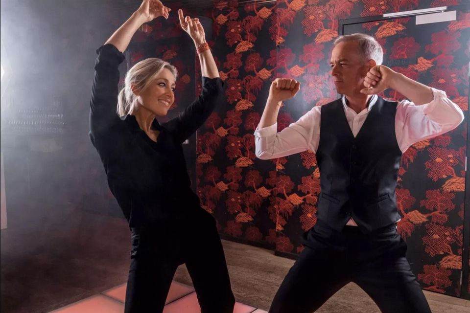 Julien Arnaud viré de France 2 : sa danse complice avec Anne-Sophie Lapix pour son dernier 20h | So Busy Girls