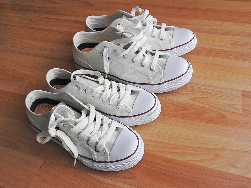 Comment garder les chaussures blanches de vos enfants propres et bien blanches | So Busy Girls