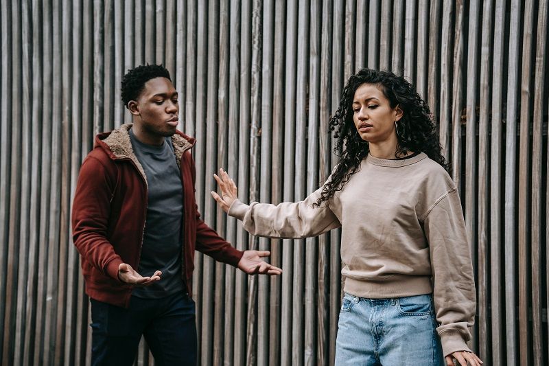 Ce comportement ultra toxique et sournois crée de la dépendance affective dans la relation amoureuse | So Busy Girls