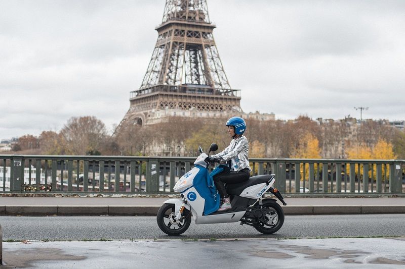 Pourquoi vous allez adorer Cityscoot, le scooter électrique en libre-service (+ CONCOURS !) | So Busy Girls