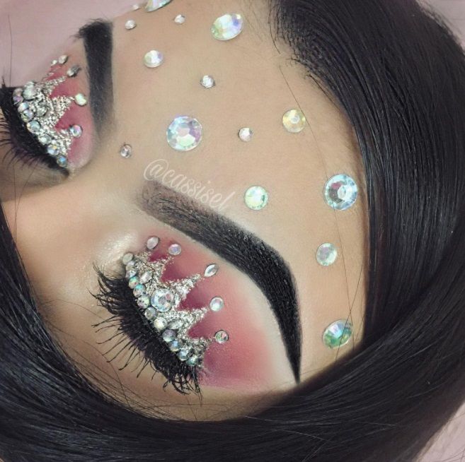Les couronnes en ombre à paupières, la tendance beauté pour se sentir comme une princesse | So Busy Girls