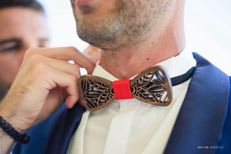 5 bonnes raisons de porter un noeud papillon en bois à un mariage | So Busy Girls