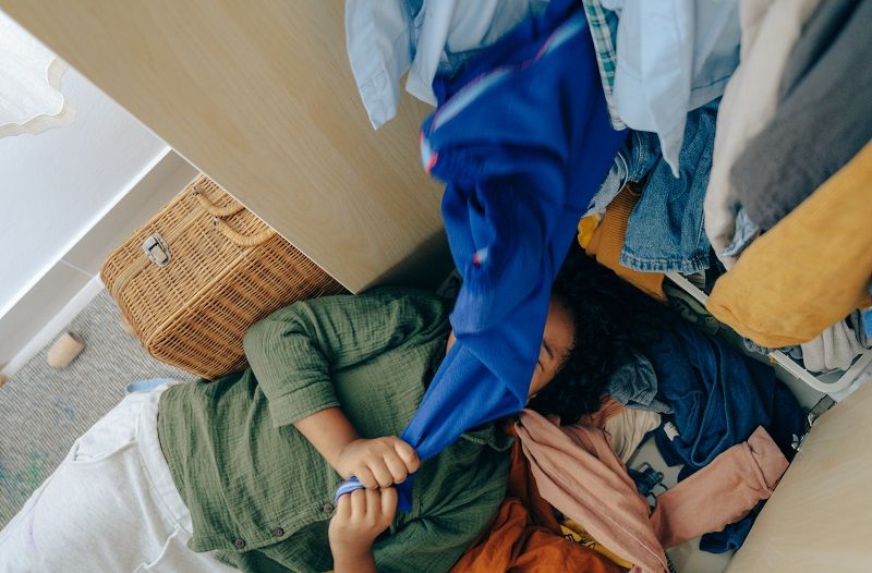 Comment adopter la méthode « pente de ski », l'astuce rangement ultra rapide et très efficace | So Busy Girls