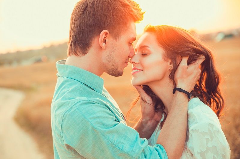 "C’était écrit" : en 2026, ces signes astrologiques pourraient vivre une rencontre guidée par le destin | So Busy Girls