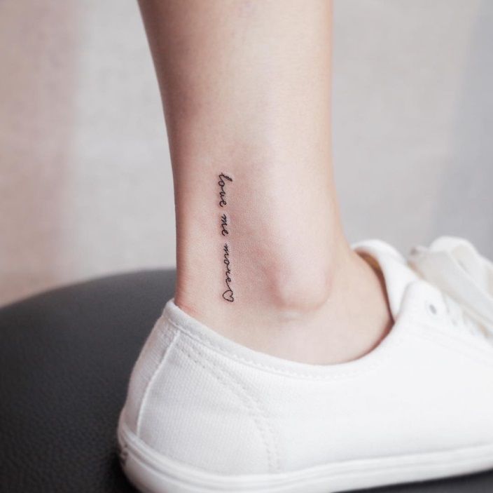 Porter des chaussures basses pour mettre en valeur un tatouage sur la cheville | So Busy Girls