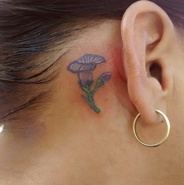 Une fleur bleue derrière l'oreille | So Busy Girls