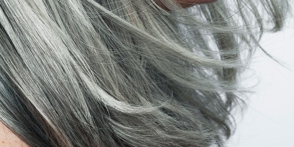 Ce compte Instagram met en avant les femmes aux cheveux gris pour les encourager à assumer leur couleur naturelle | So Busy Girls