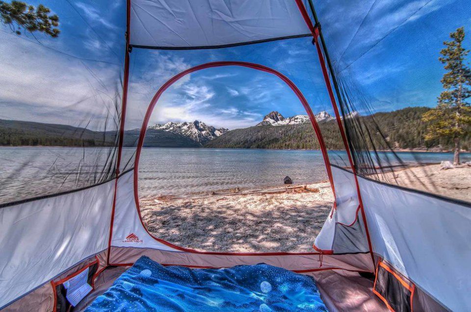 13 paysages magnifiques vus d'une tente qui vont vous (re)donner envie de faire camping ! | So Busy Girls