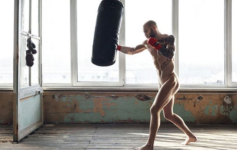 Des athlètes du monde entier ont posé nus pour un calendrier caritatif, et les photos sont terriblement sexy ! | So Busy Girls