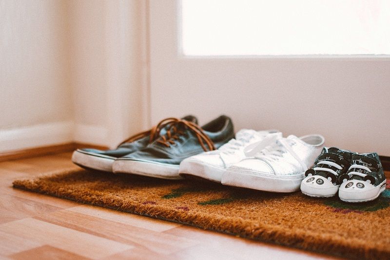 7 bonnes raisons d'enlever ses chaussures quand on rentre chez soi | So Busy Girls