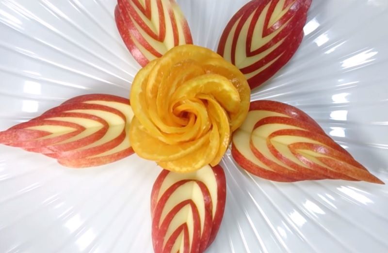 L'astuce toute simple pour réaliser des roses à l'orange et des feuilles à la pomme soi-même | So Busy Girls