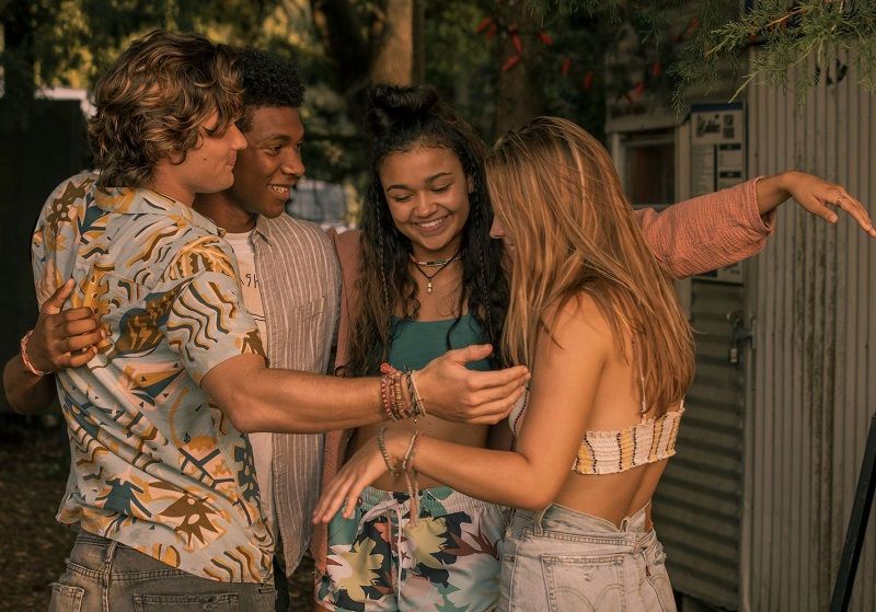 Outer Banks saison 2 : Netflix vient de dévoiler une nouvelle bande-annonce avec encore plus de mystère, d'action et d'aventure | So Busy Girls