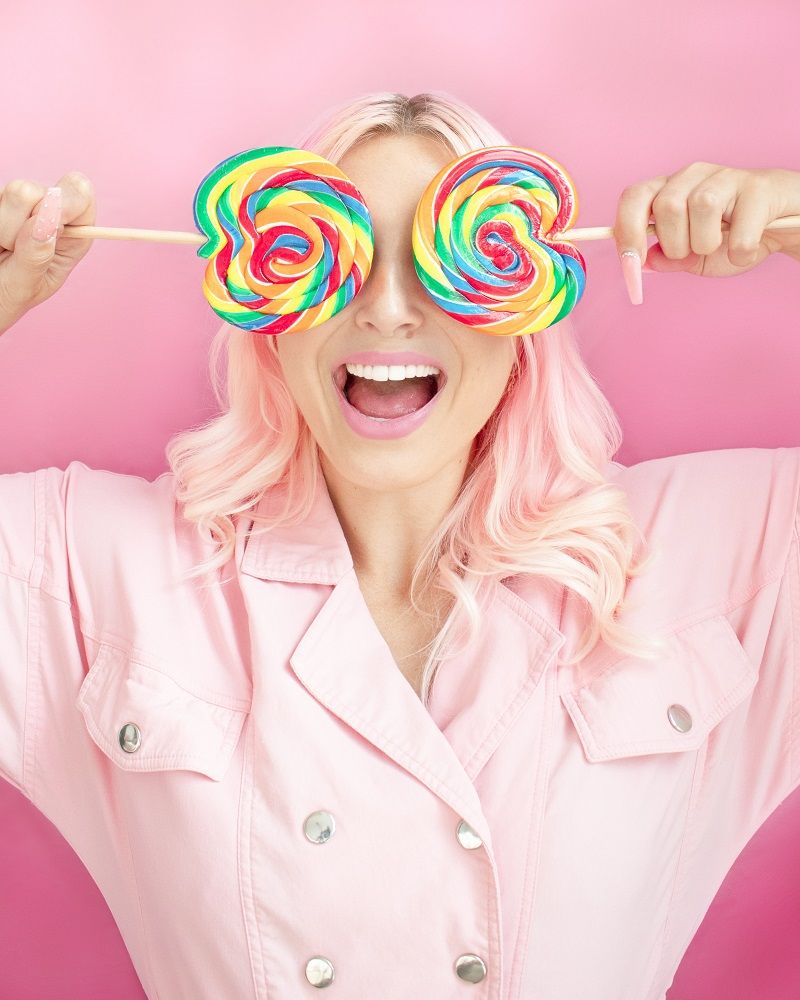 Job de rêve : être payé 100 000 dollars par an pour goûter des bonbons | So Busy Girls
