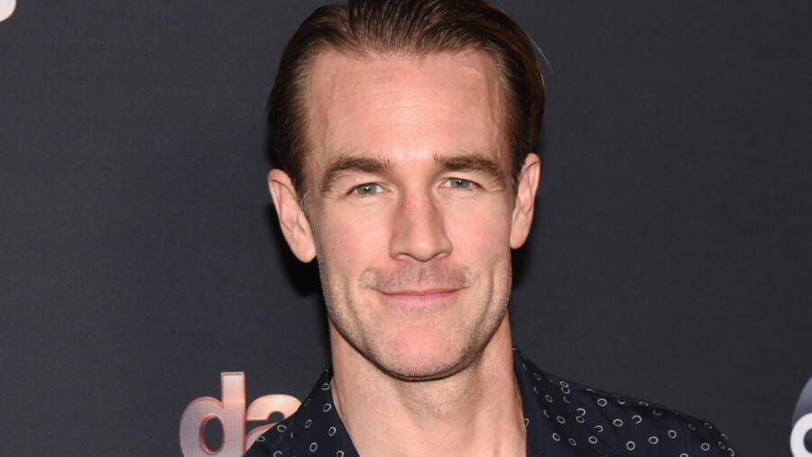 Le héros romantique des années 90 n’est plus : James Van Der Beek, l’inoubliable Dawson, meurt à 48 ans | So Busy Girls