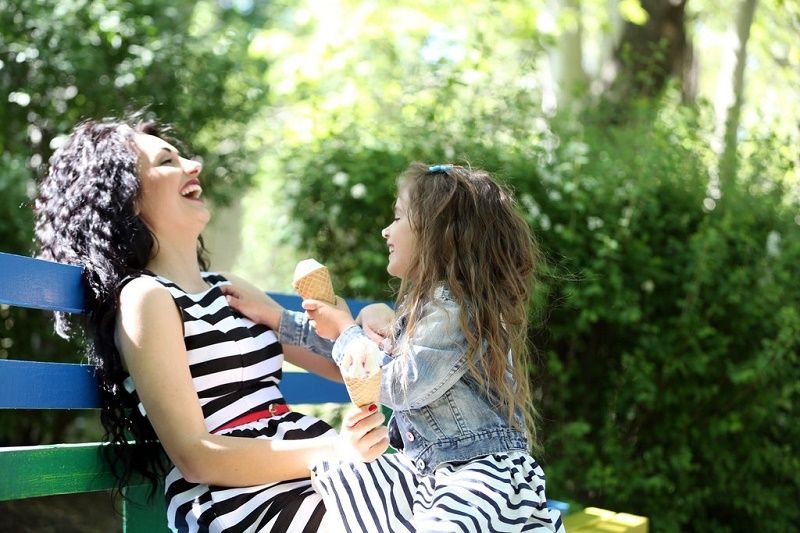 8 grandes différences entre les familles positives et les familles négatives | So Busy Girls