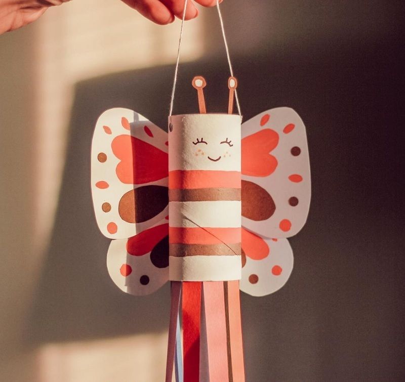 DIY : l'activité toute mignonne pour réaliser un papillon coloré avec les enfants | So Busy Girls