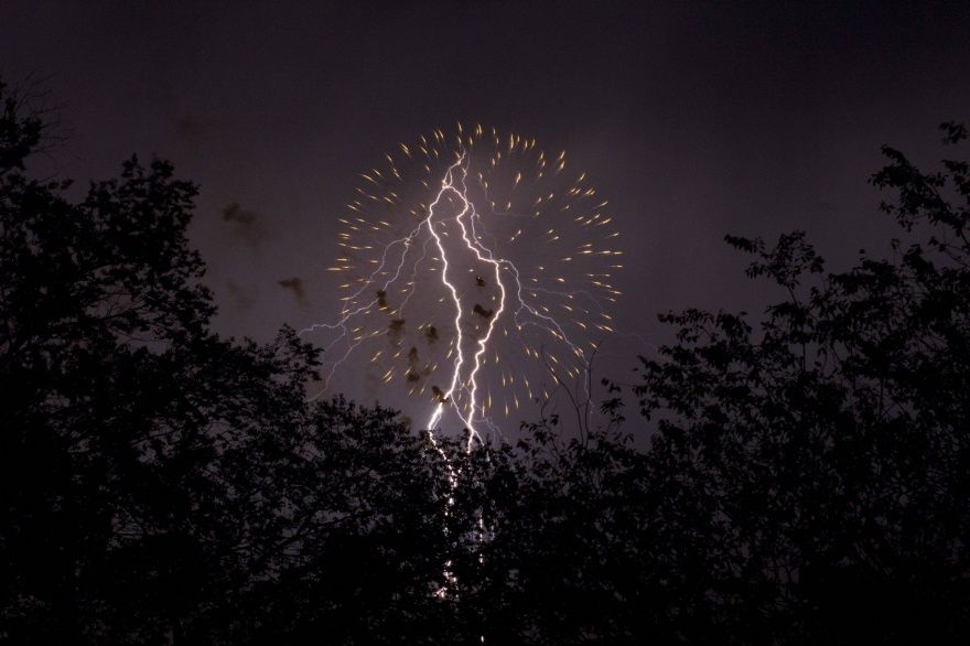 Quand les éclairs se mêlent au feu d'artifice ! | So Busy Girls