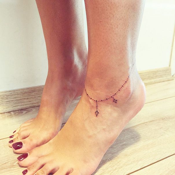 22 petits tatouages sur le pied qui vont vous faire craquer | So Busy Girls