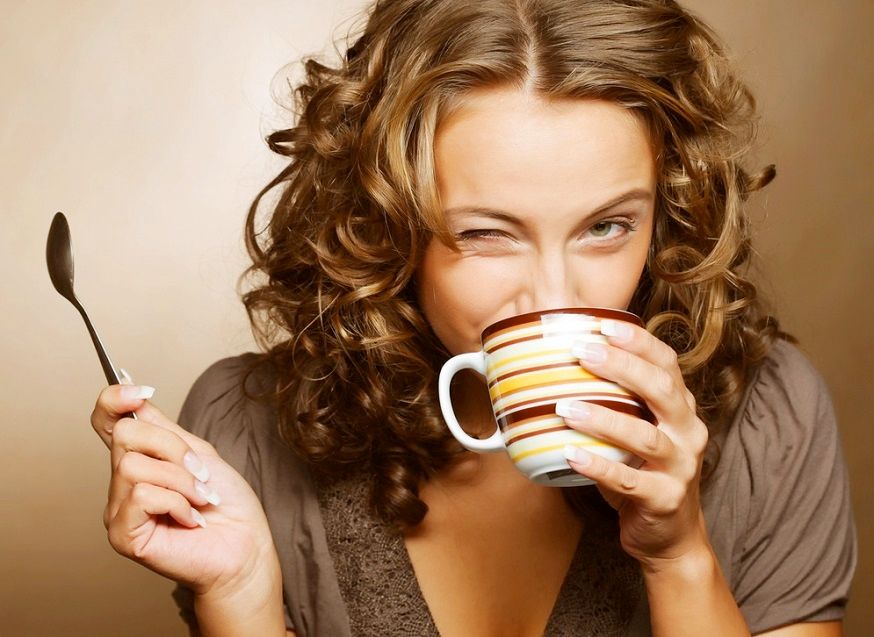 9) VOUS CONSOMMEZ TROP DE CAFÉINE TOUTE LA JOURNÉE | So Busy Girls