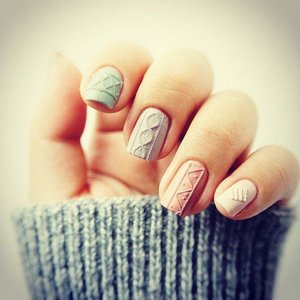Un nail art inspiration pull tricoté avec un motif différent à chaque doigt | So Busy Girls