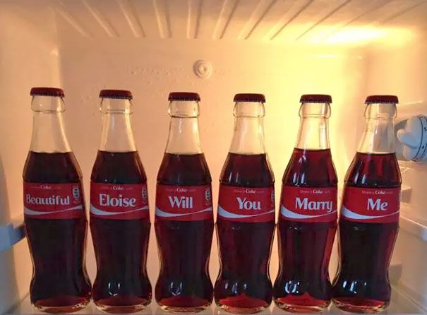 Avec des bouteilles de Coca-Cola | So Busy Girls