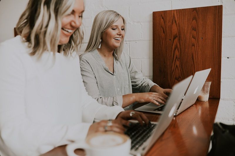 C'est prouvé : cette chose serait la clé pour se sentir mieux et être plus épanoui au travail ! | So Busy Girls