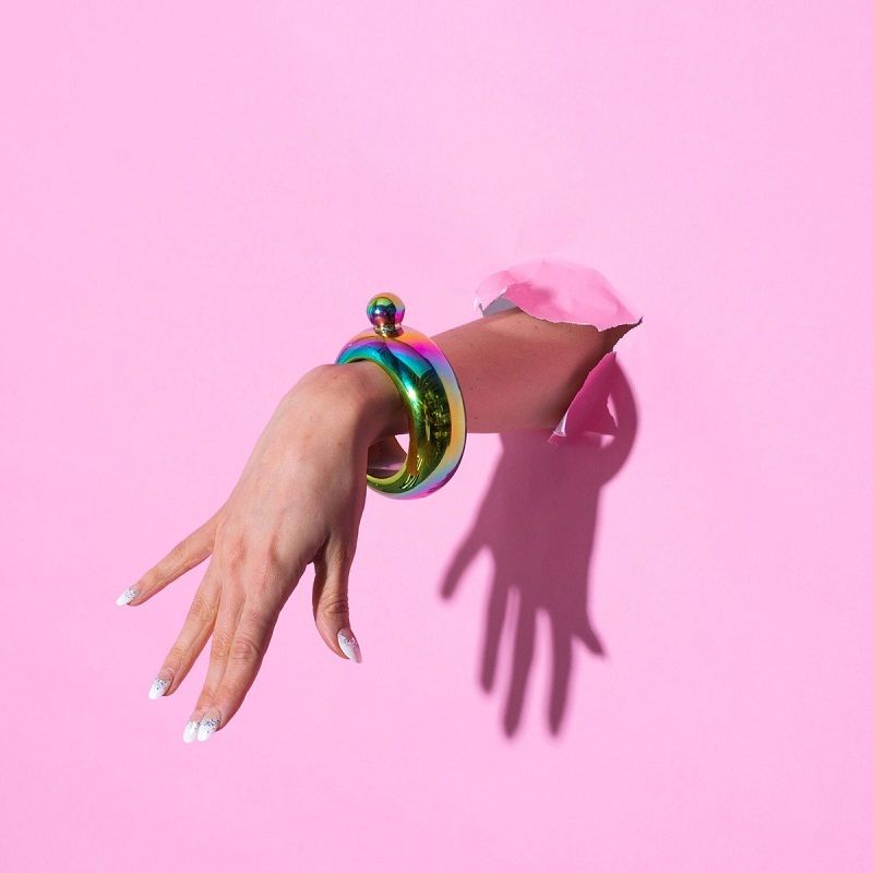 Le bracelet flasque, le nouvel accessoire pour boire avec style (ou pas) | So Busy Girls
