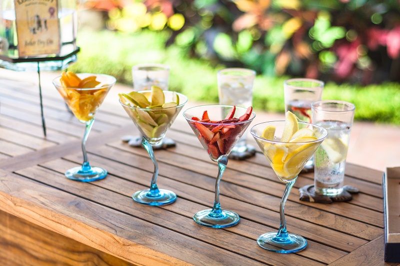 10 idées cadeau originales parfaites quand on est invité pour prendre l’apéro | So Busy Girls