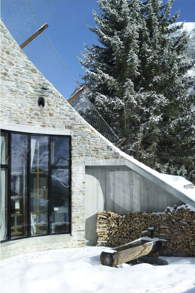 Cette maison troglodyte a été habilement transformée en villa luxueuse | So Busy Girls