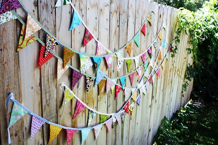 Des guirlandes de fanions en tissu | So Busy Girls
