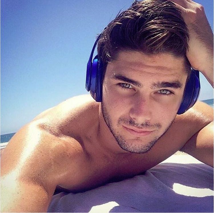 Les 21 selfies masculins les plus sexy de l'année vont vous donner très chaud | So Busy Girls